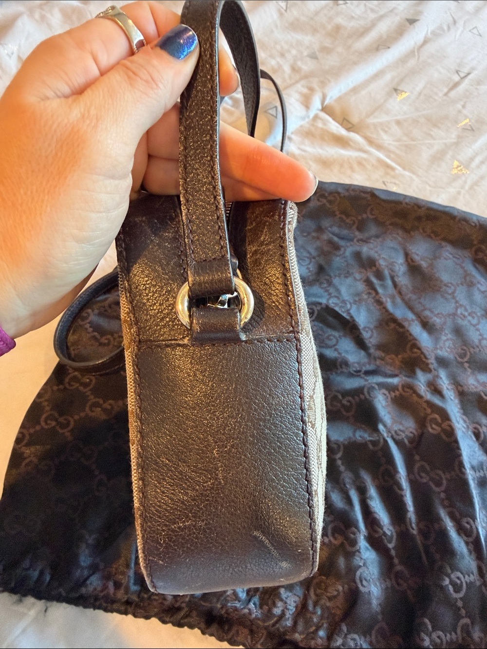 Gucci Beige GG Canvas Crossbody with Red & Green sherry line & Gold Bee - Picture 15 of 16